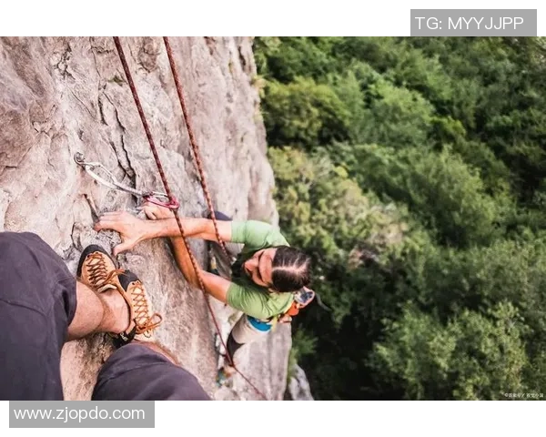与黄秀英的攀岩之路对话探索她的挑战与成就