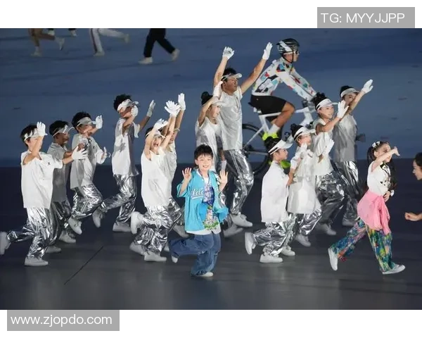 成都街舞队与上海街舞队赛后复盘探讨灵活性表现与战术运用 成都街舞队与上海街舞队赛后复盘探讨灵活性表现与战术运用