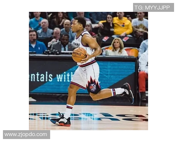 深圳篮球队以52分领跑杯赛积分榜展现强劲实力和夺冠希望